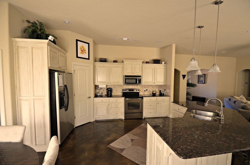 Fayetteville House: 3625 W. Mountain View Drive