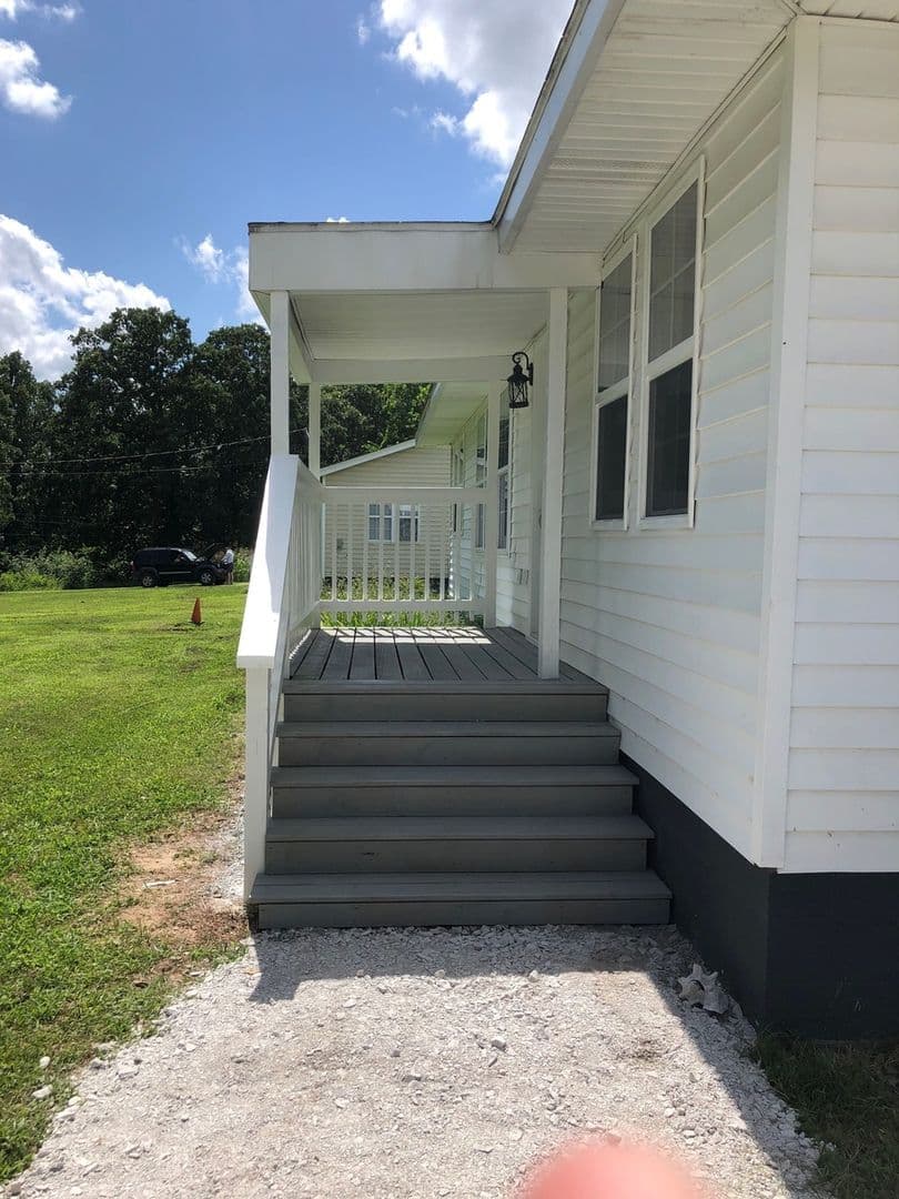 Prairie Grove House: 10857 Danny Bryan Road, B
