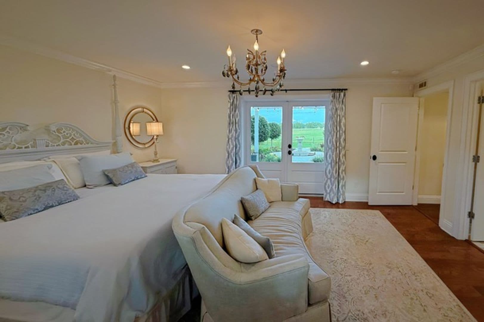 Farmington House: 92 Wesley Stevens Road