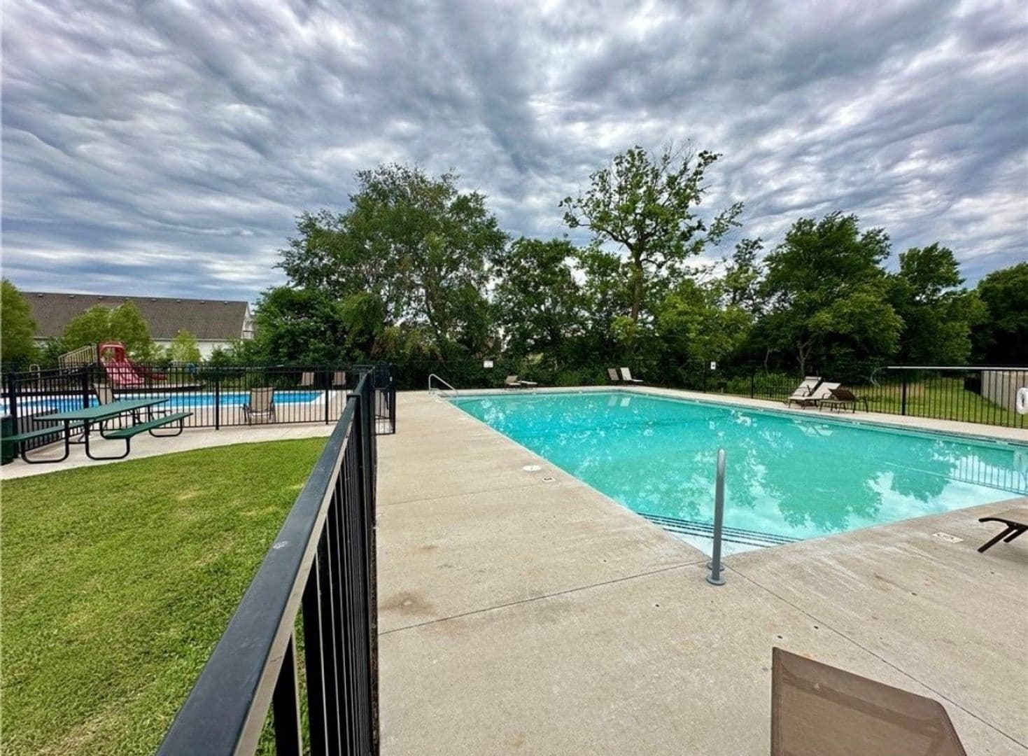 Fayetteville House: 3625 W. Mountain View Drive