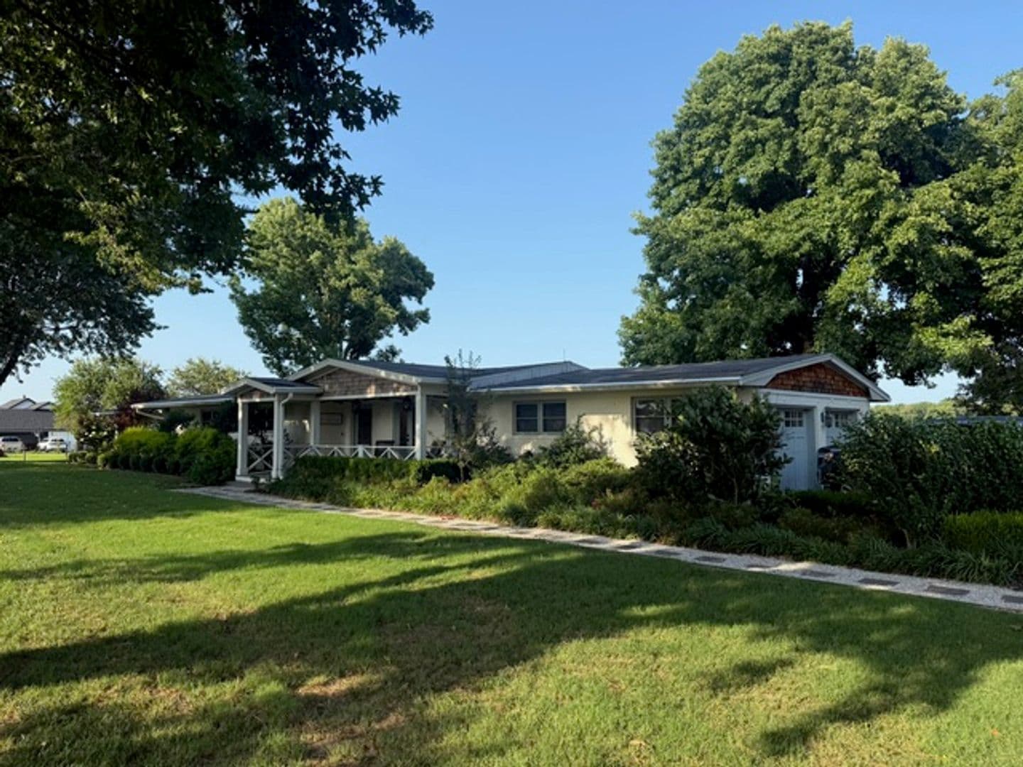 Farmington House: 92 Wesley Stevens Road