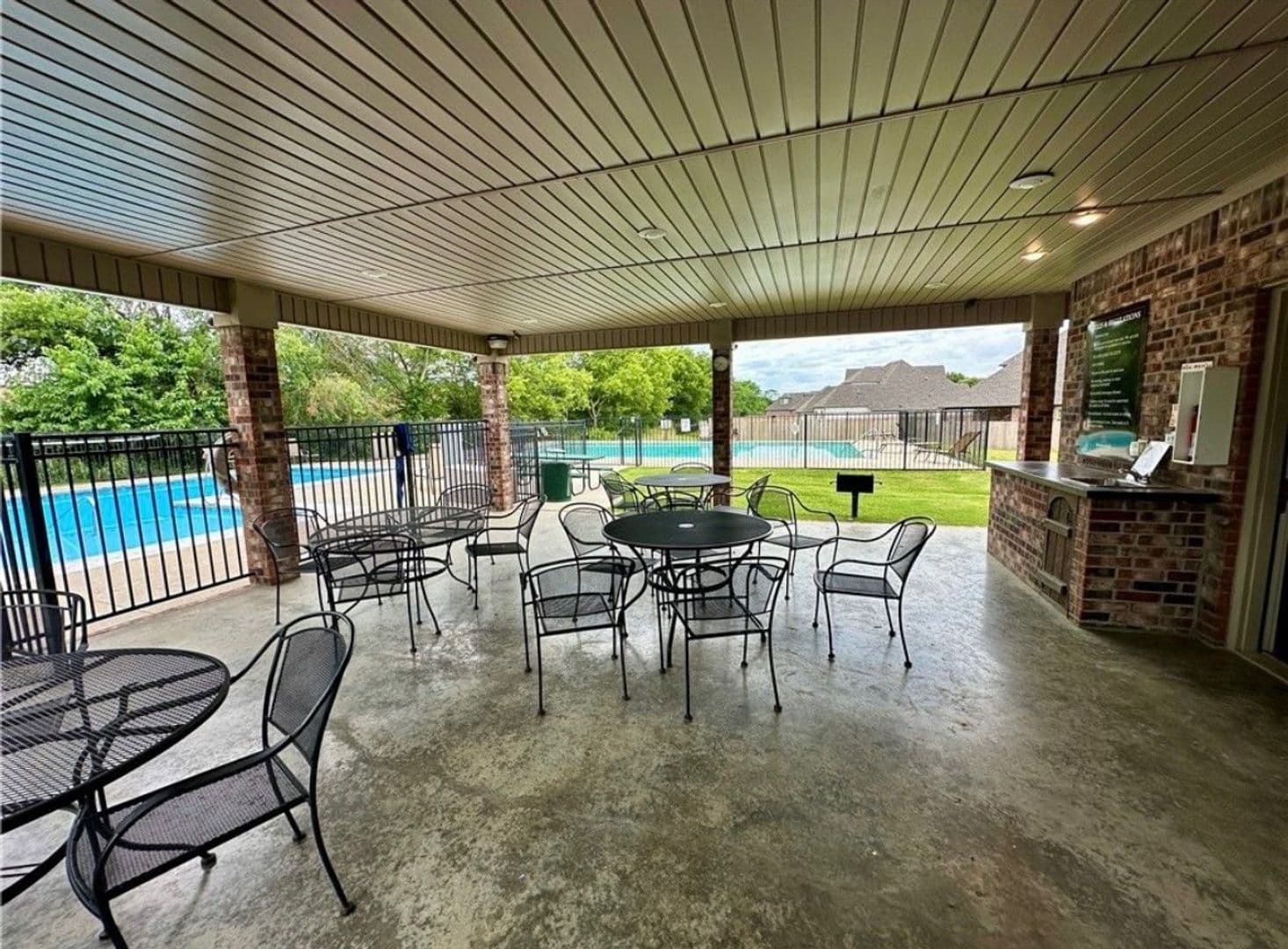 Fayetteville House: 3625 W. Mountain View Drive