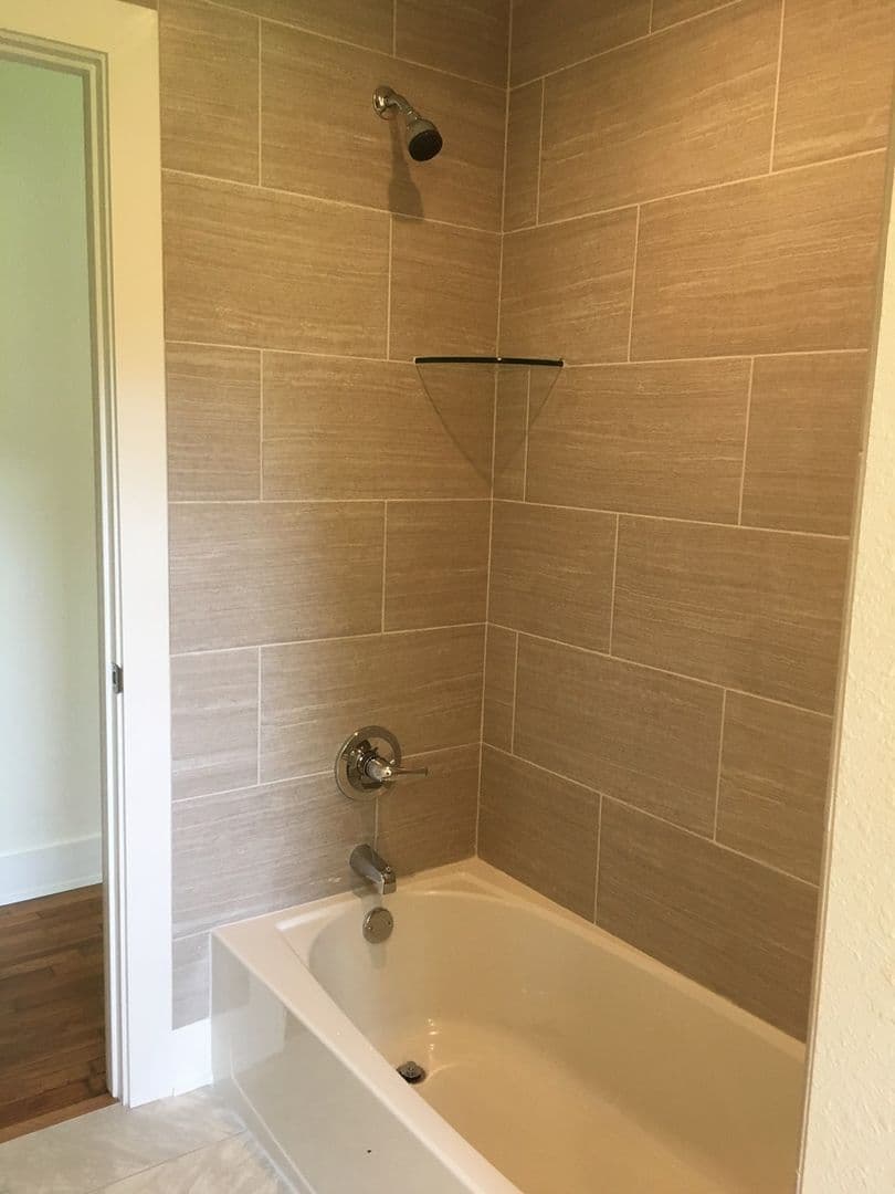 Prairie Grove House: 10857 Danny Bryan Road, B