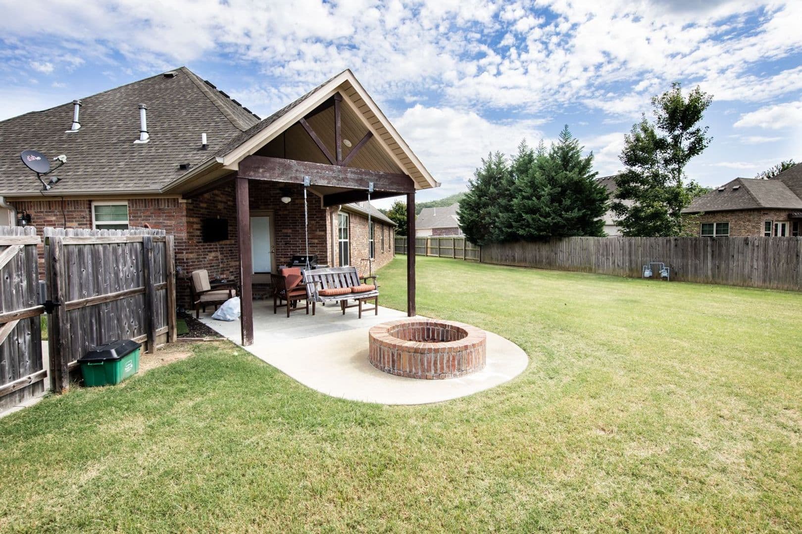 Fayetteville House: 3625 W. Mountain View Drive