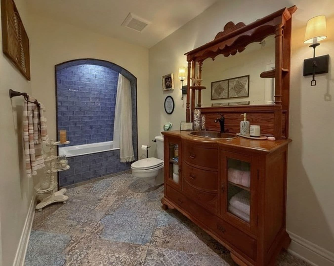 Farmington House: 92 Wesley Stevens Road