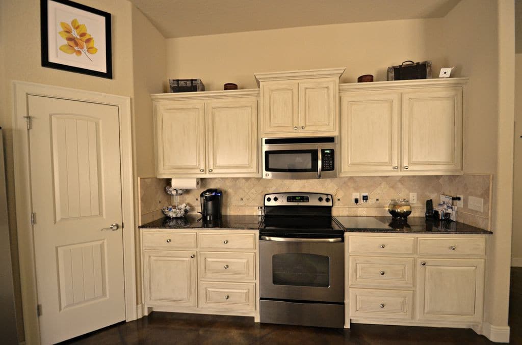 Fayetteville House: 3625 W. Mountain View Drive