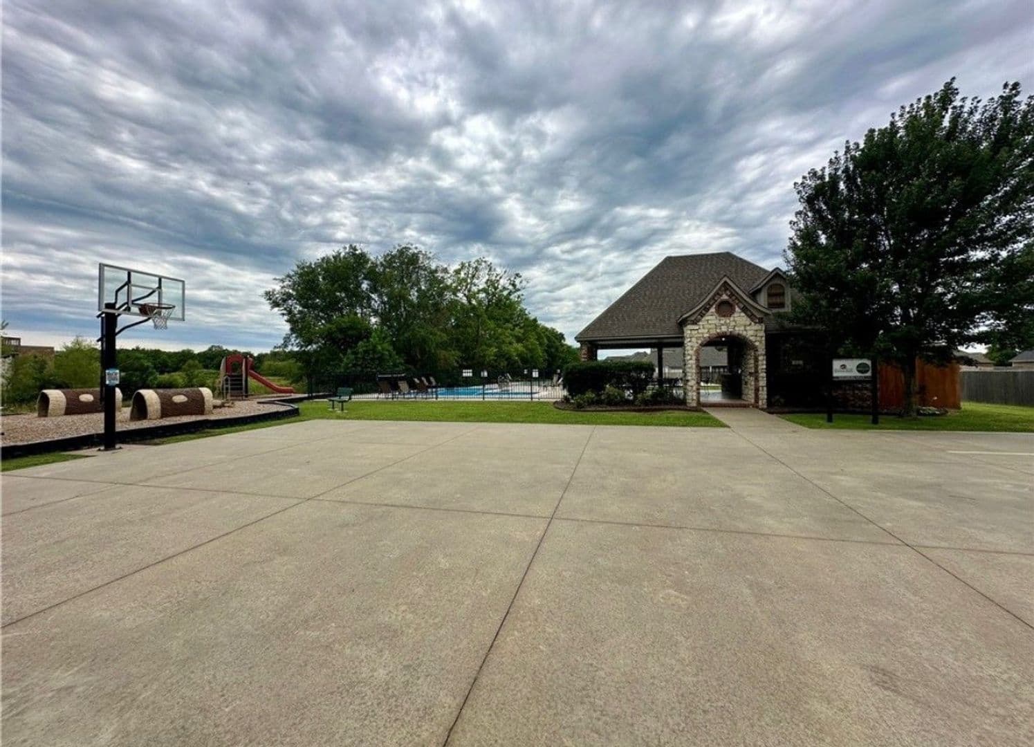 Fayetteville House: 3625 W. Mountain View Drive