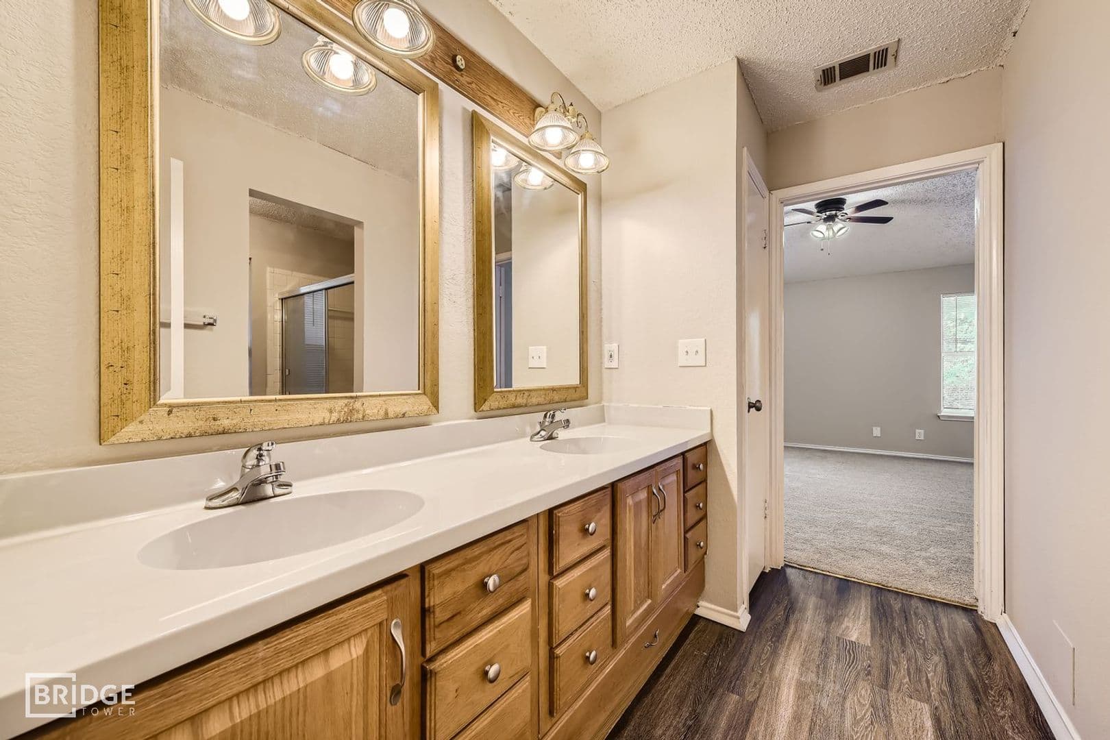 Keller House: 220 Dodge Trail
