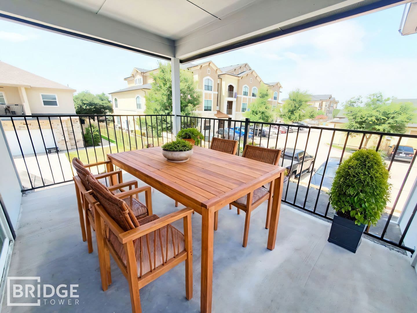 Burleson House: 1004 W Golden Lane