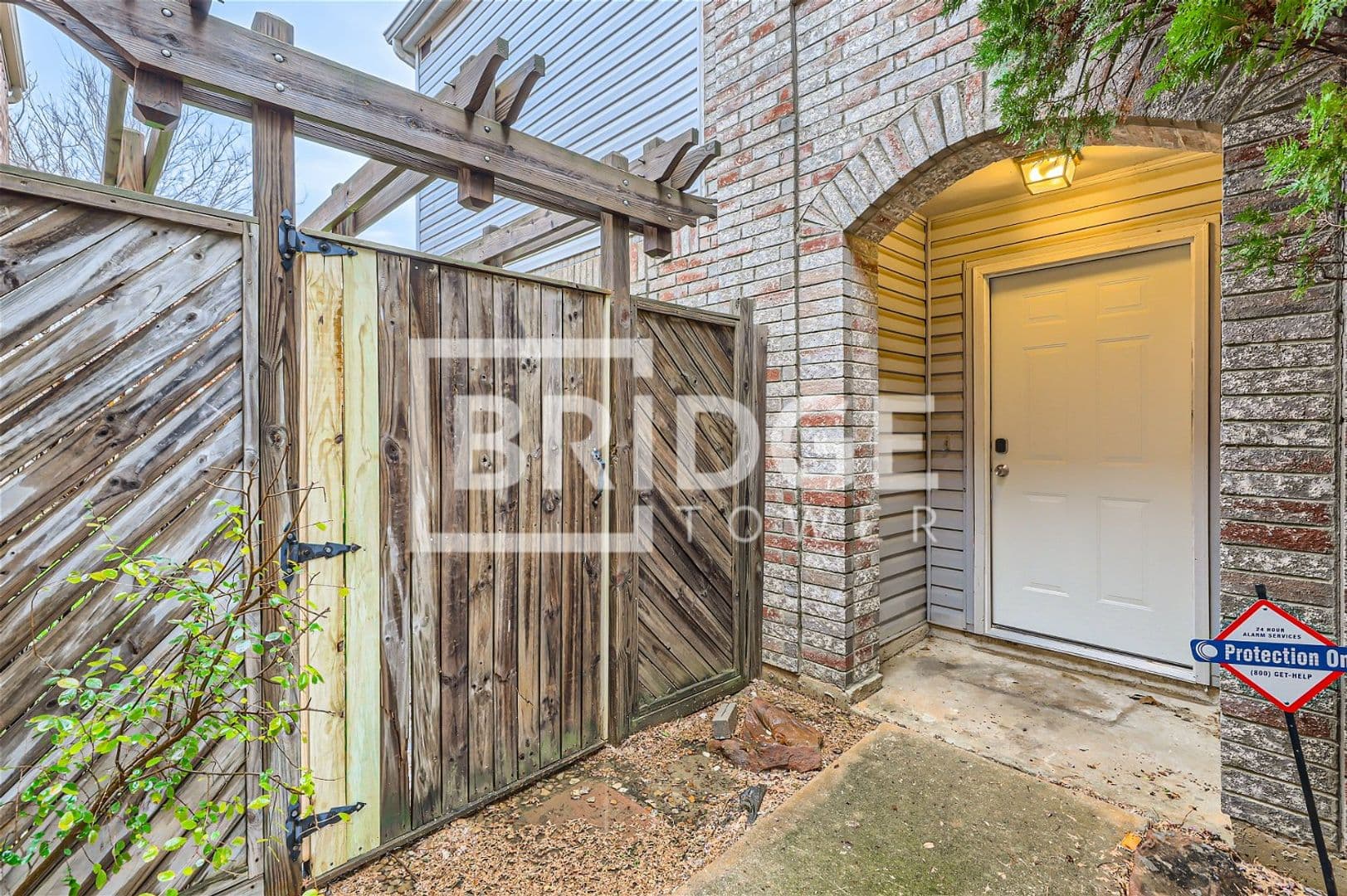 Lewisville House: 2042 Cardinal Lane
