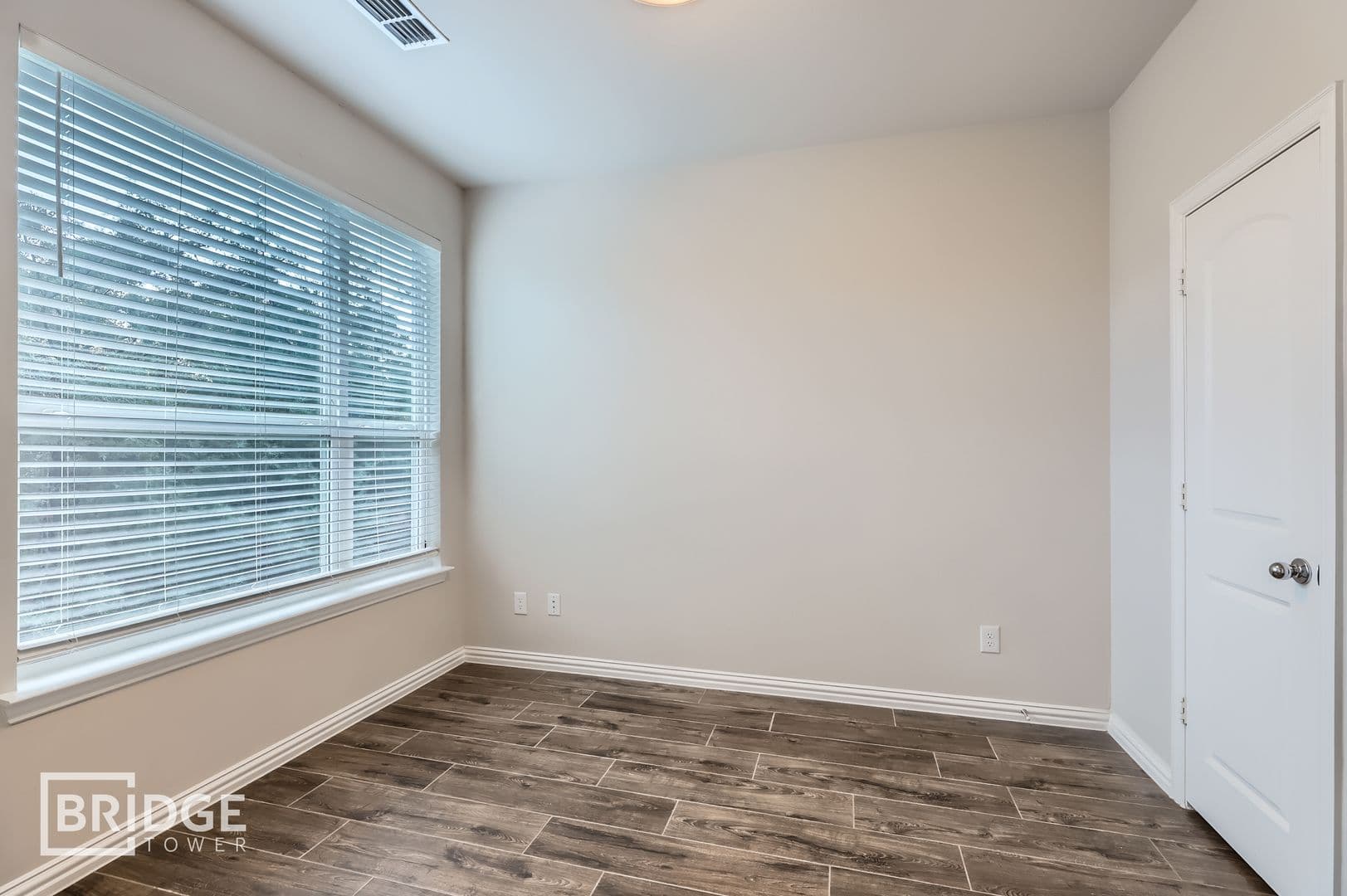 McKinney Townhome: 301 E Lamar Street