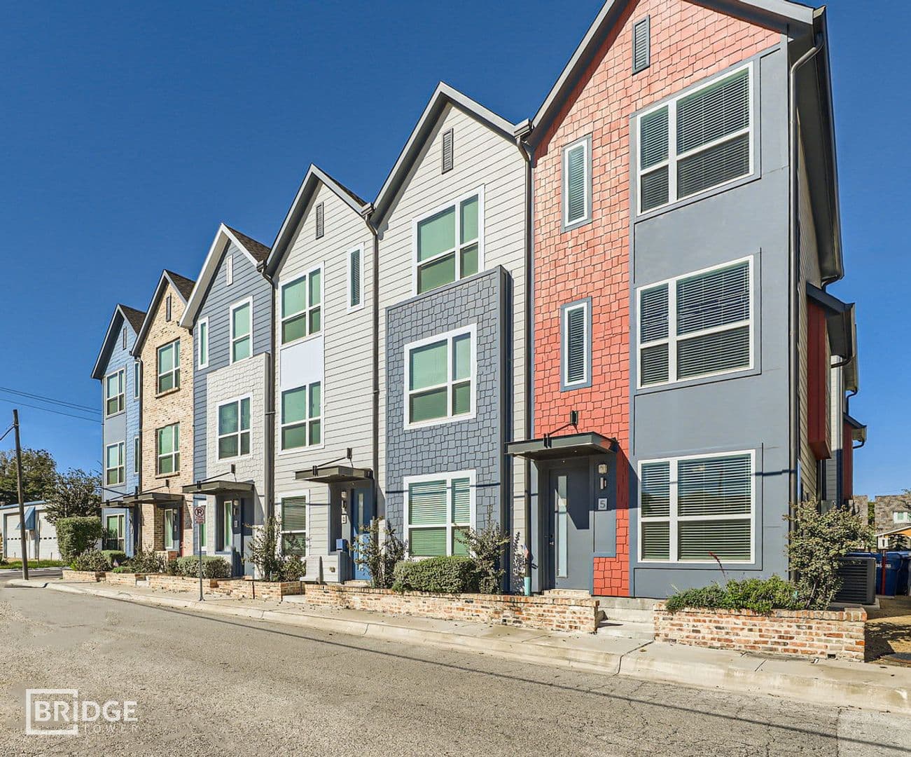 McKinney Townhome: 301 E Lamar Street