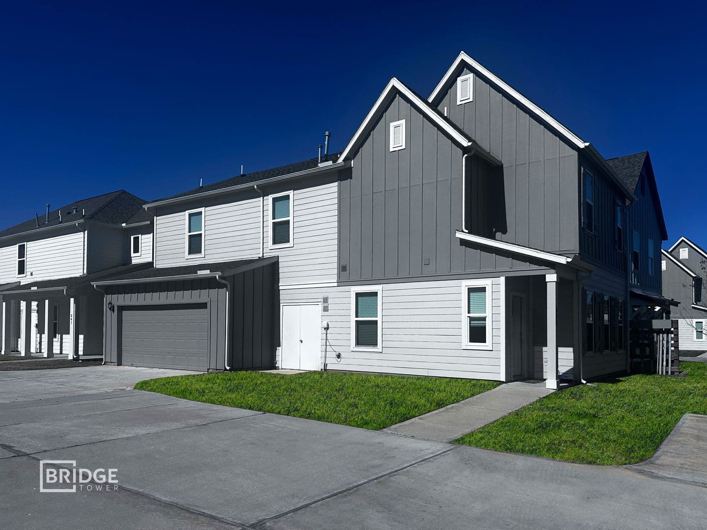 Lake Jackson House: 343 Huisache Street