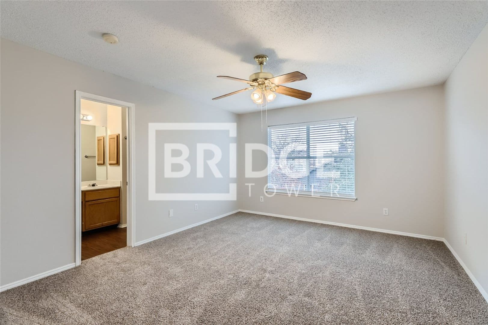 Lewisville House: 2042 Cardinal Lane