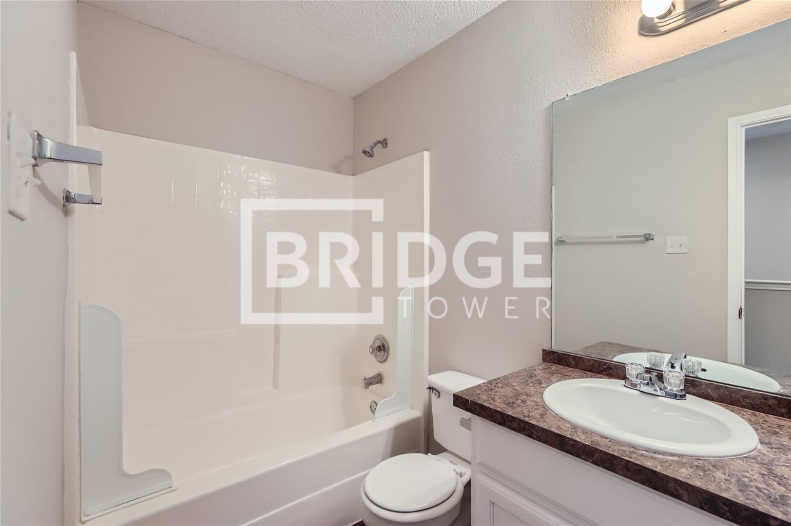 Lewisville House: 2042 Cardinal Lane