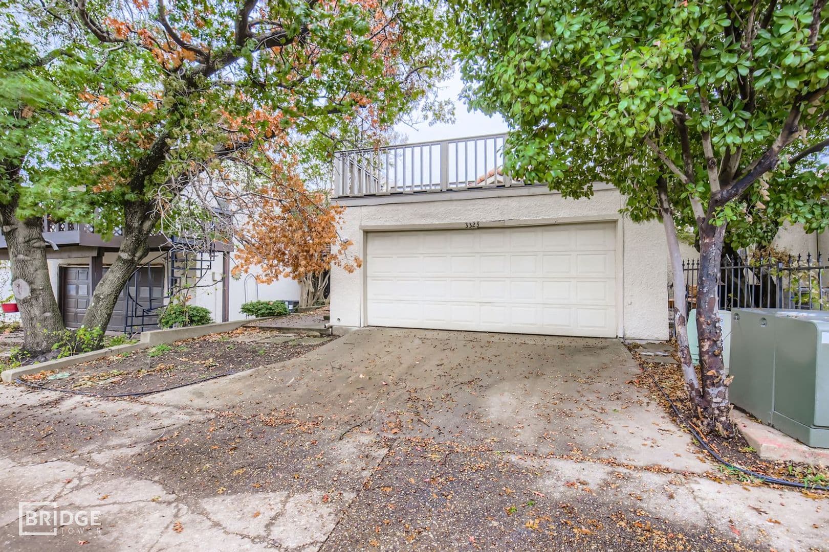 Rockwall House: 3323 Augusta Boulevard