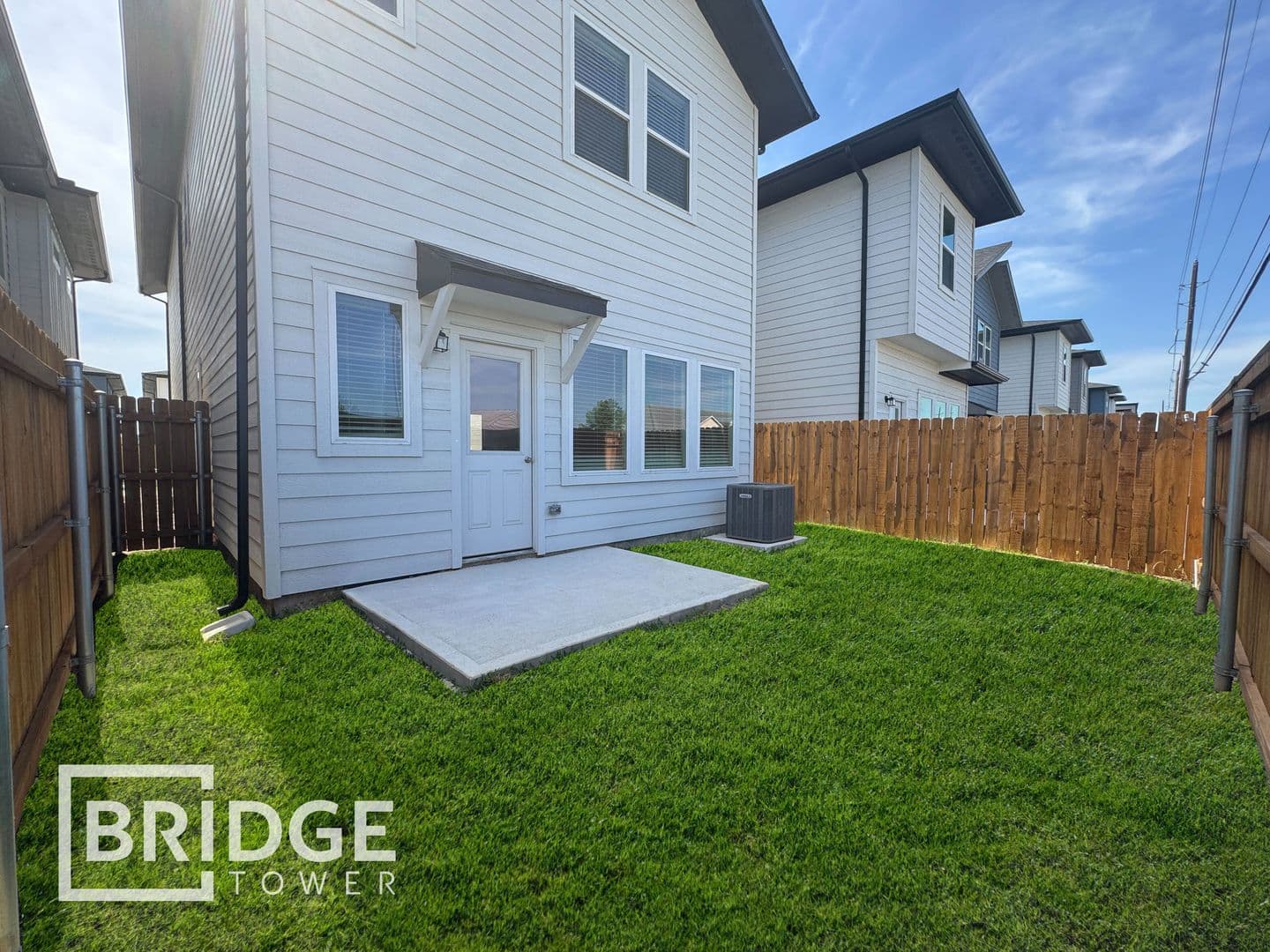 Magnolia House: 33122 Willow Heights Lane