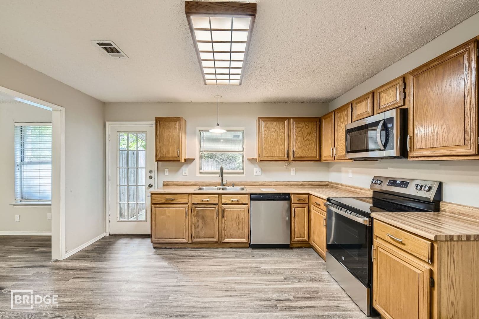 Keller House: 220 Dodge Trail