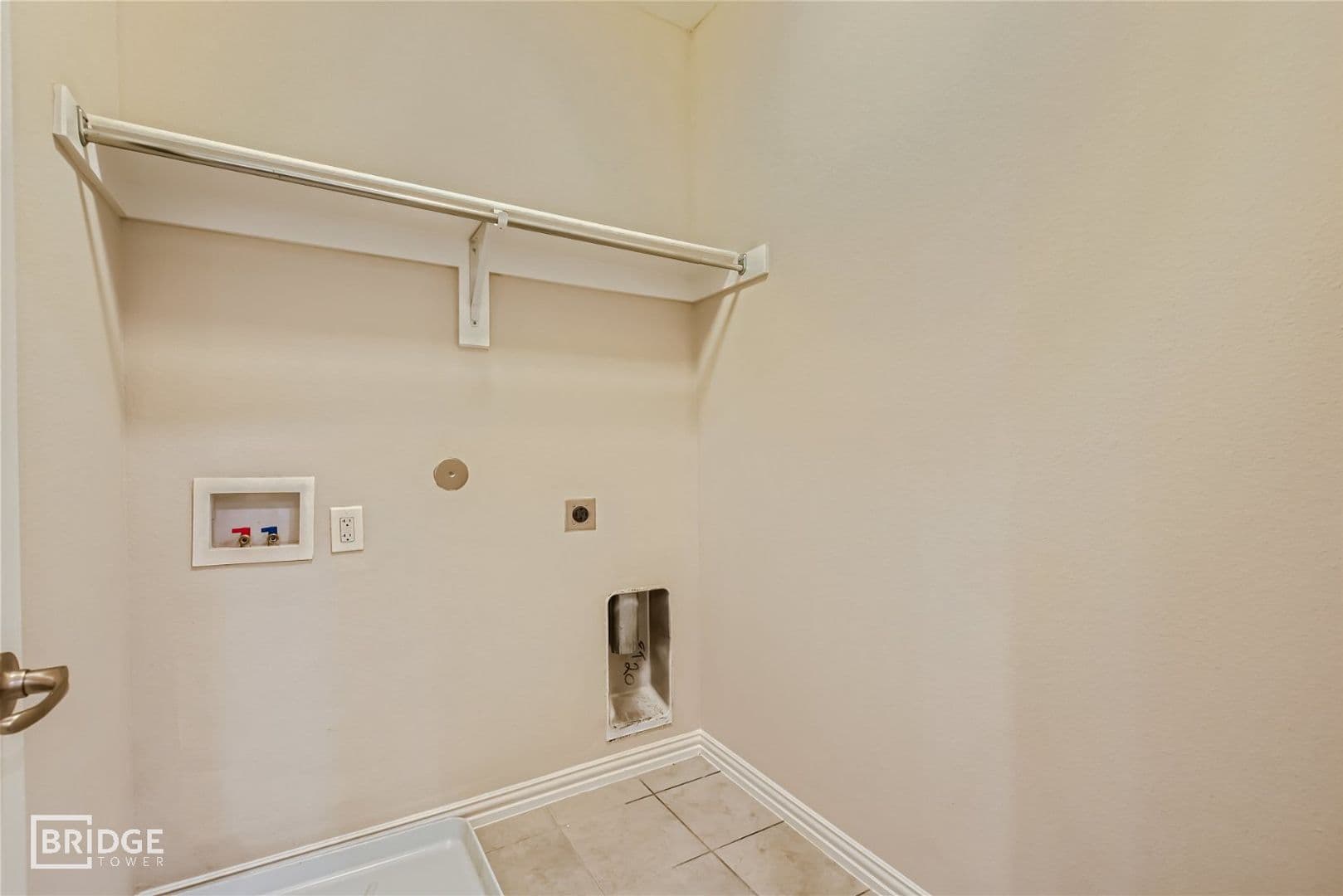 Lewisville House: 1312 Lake Crest Lane