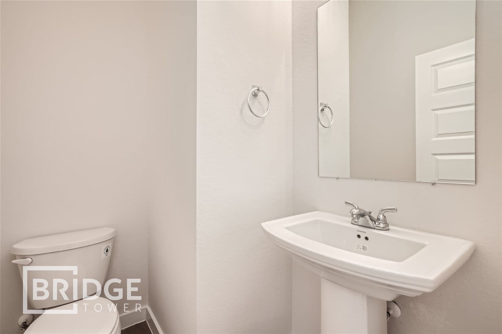 Magnolia House: 33122 Willow Heights Lane