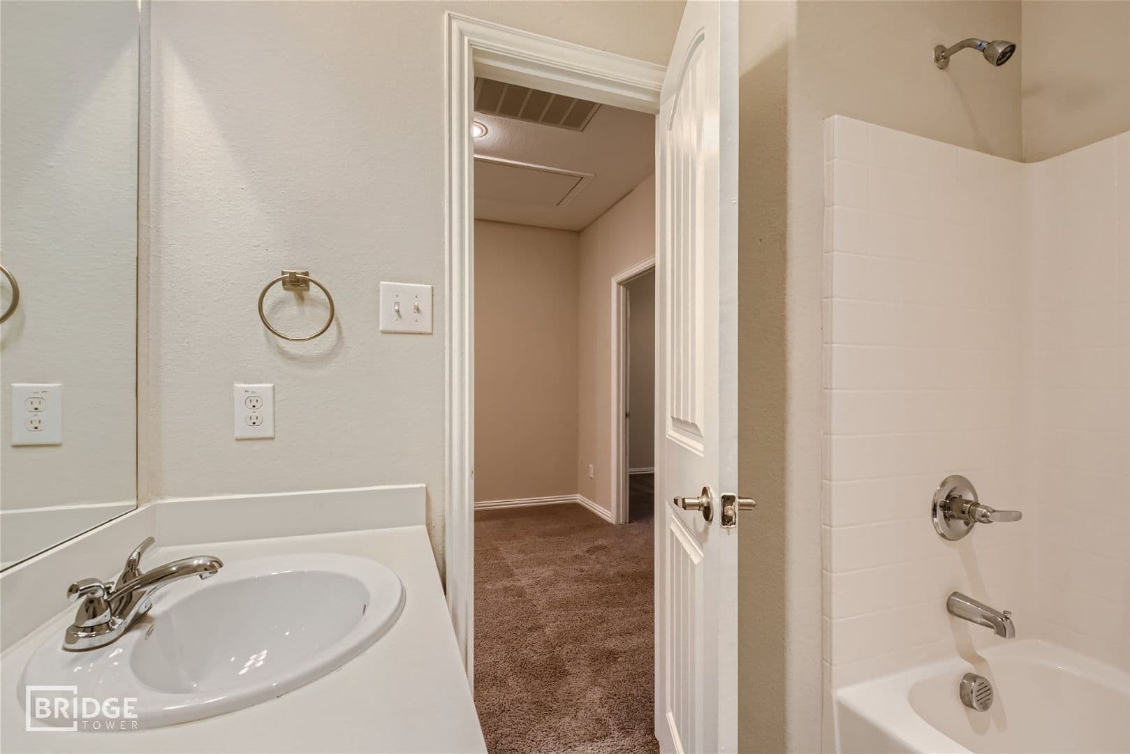 Lewisville House: 1312 Lake Crest Lane