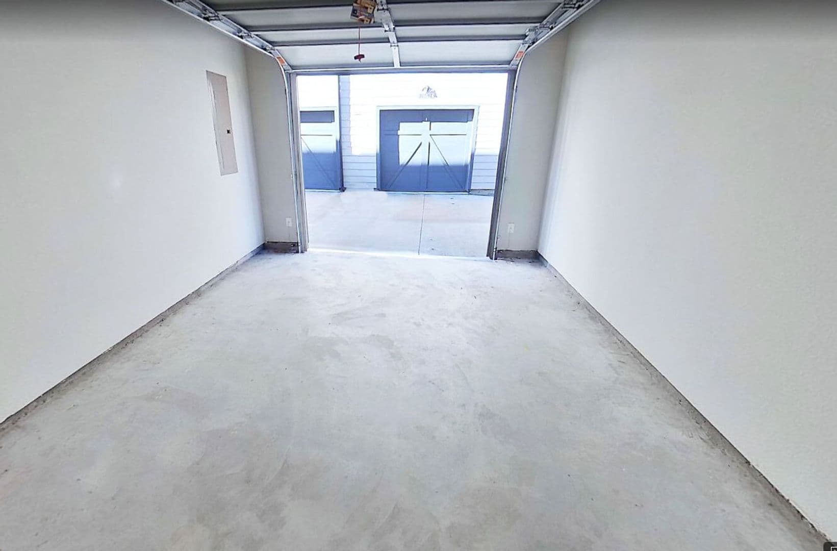 McKinney Townhome: 301 E Lamar Street