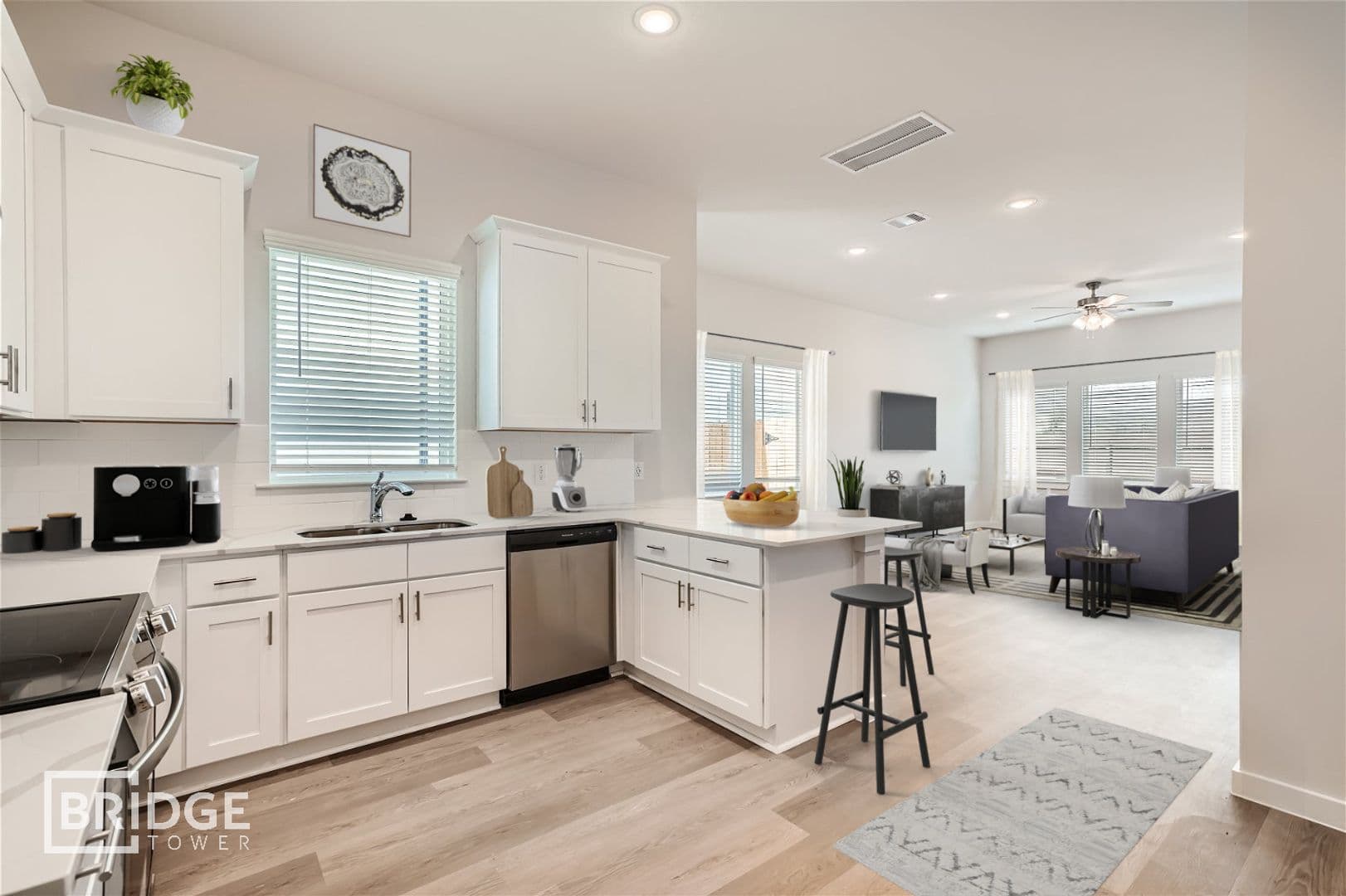 Magnolia House: 33122 Willow Heights Lane