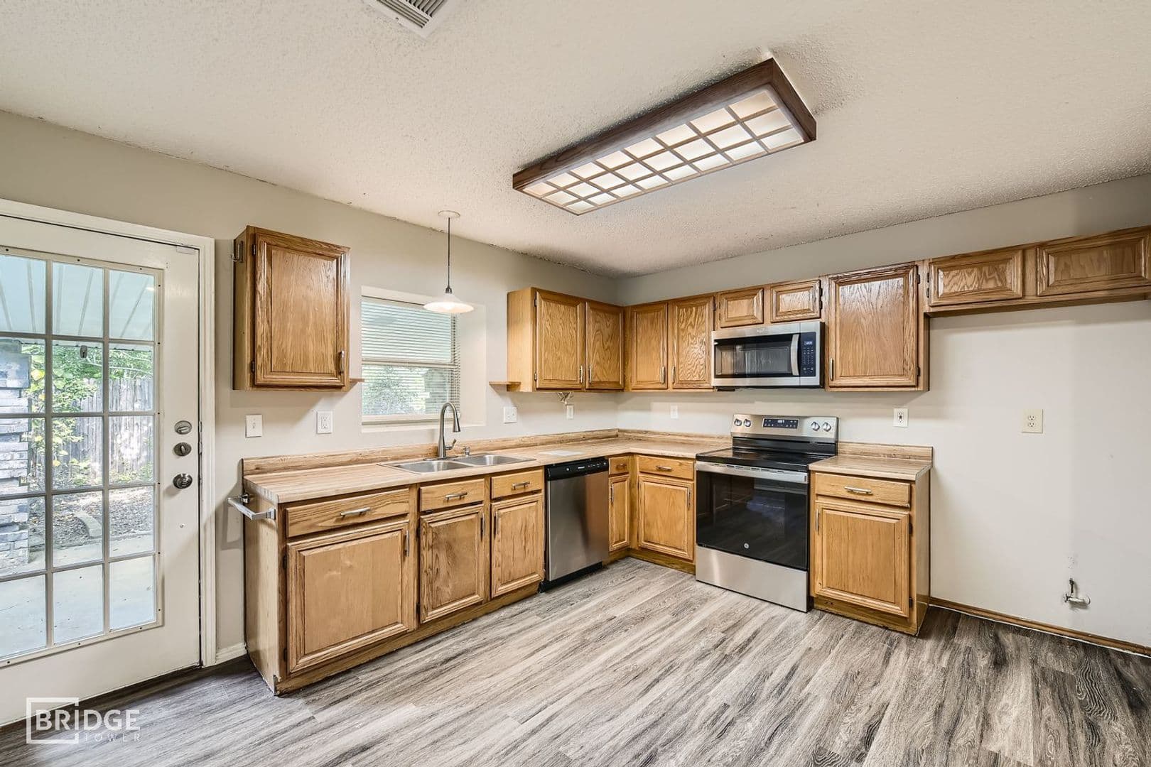 Keller House: 220 Dodge Trail