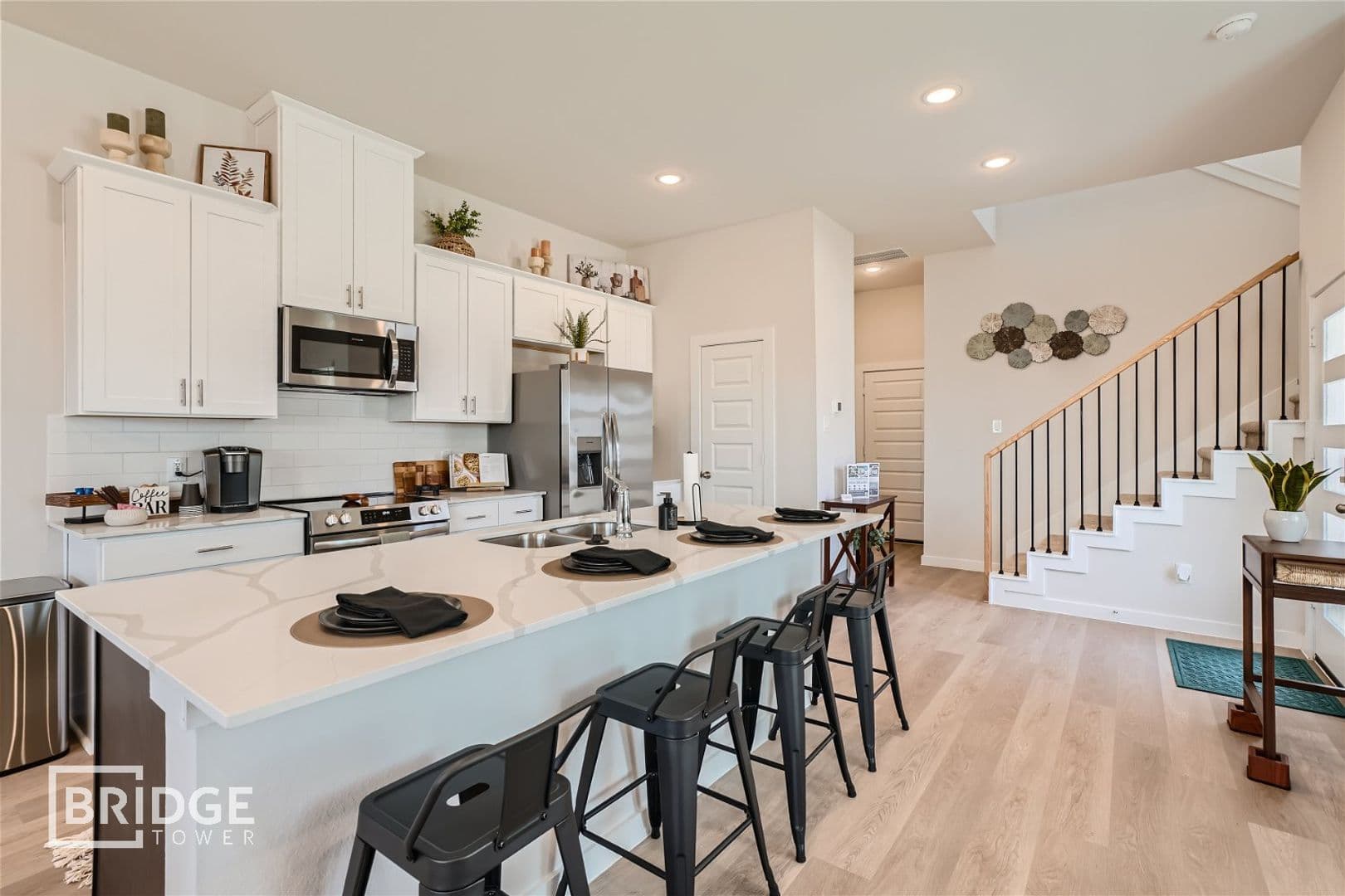 Magnolia House: 33183 Oak Heights Place