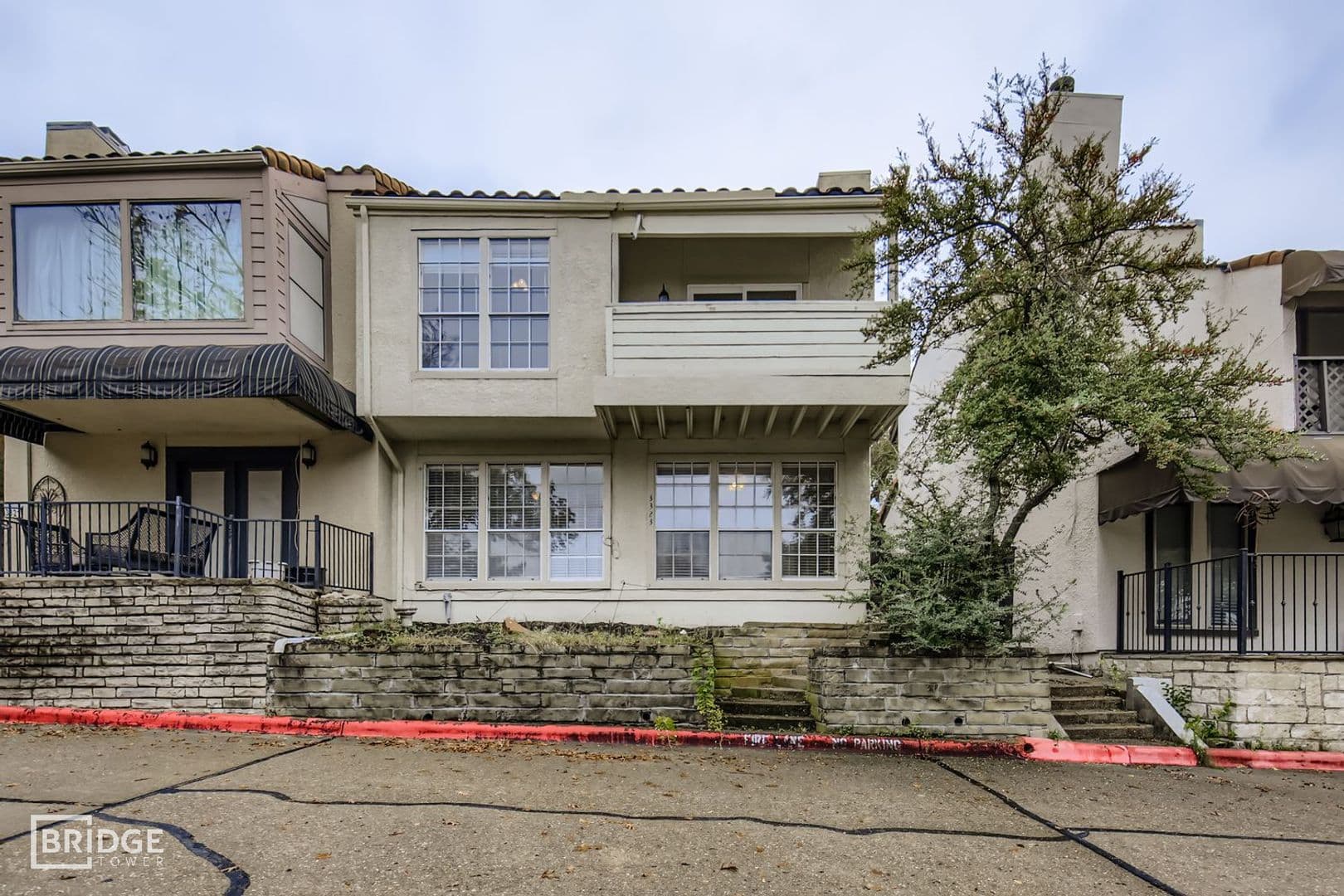 Rockwall House: 3323 Augusta Boulevard