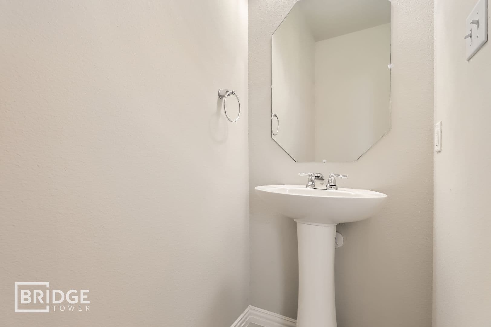 McKinney Townhome: 301 E Lamar Street