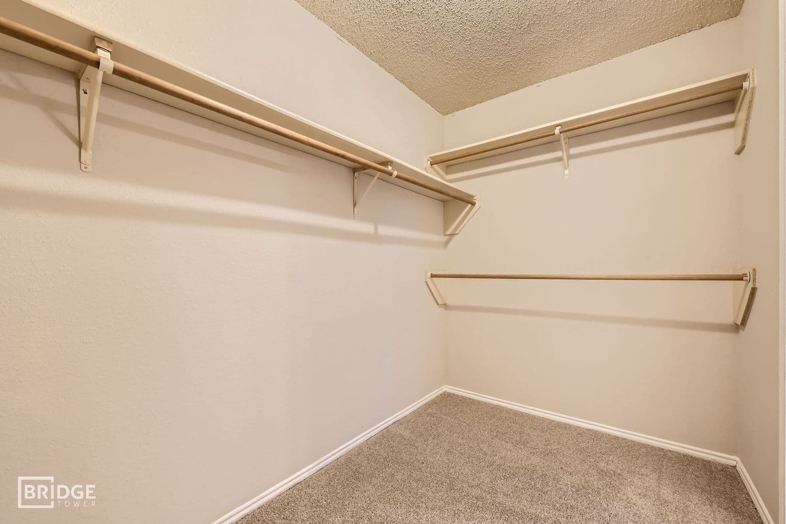 Keller House: 220 Dodge Trail