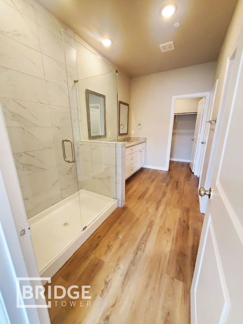 Burleson House: 1004 W Golden Lane