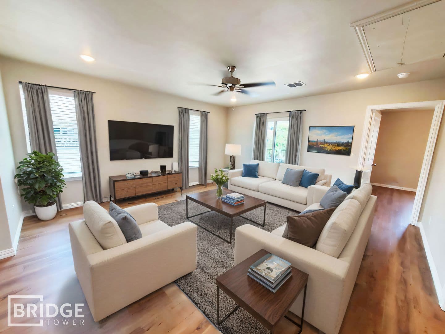 Burleson House: 1004 W Golden Lane