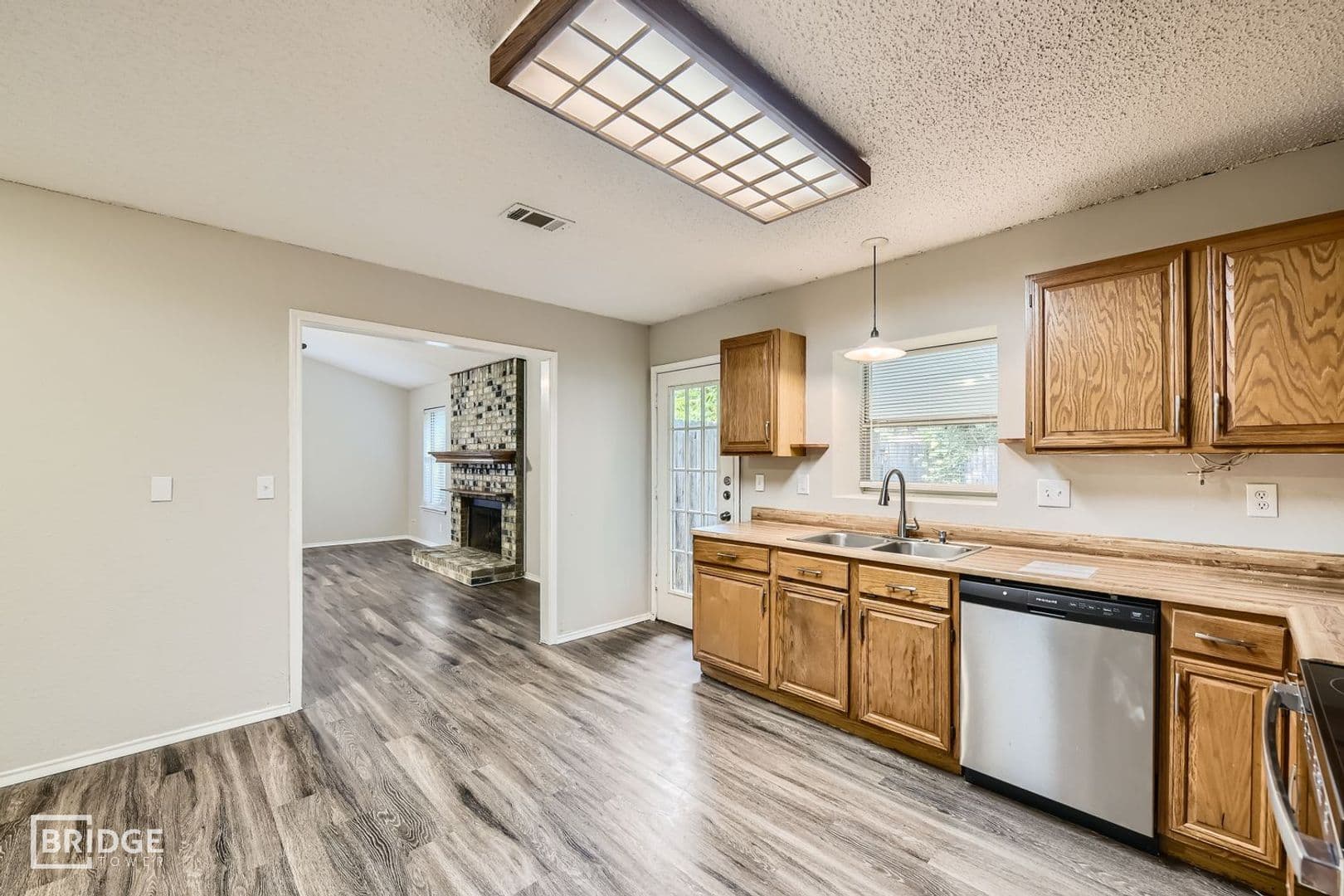 Keller House: 220 Dodge Trail