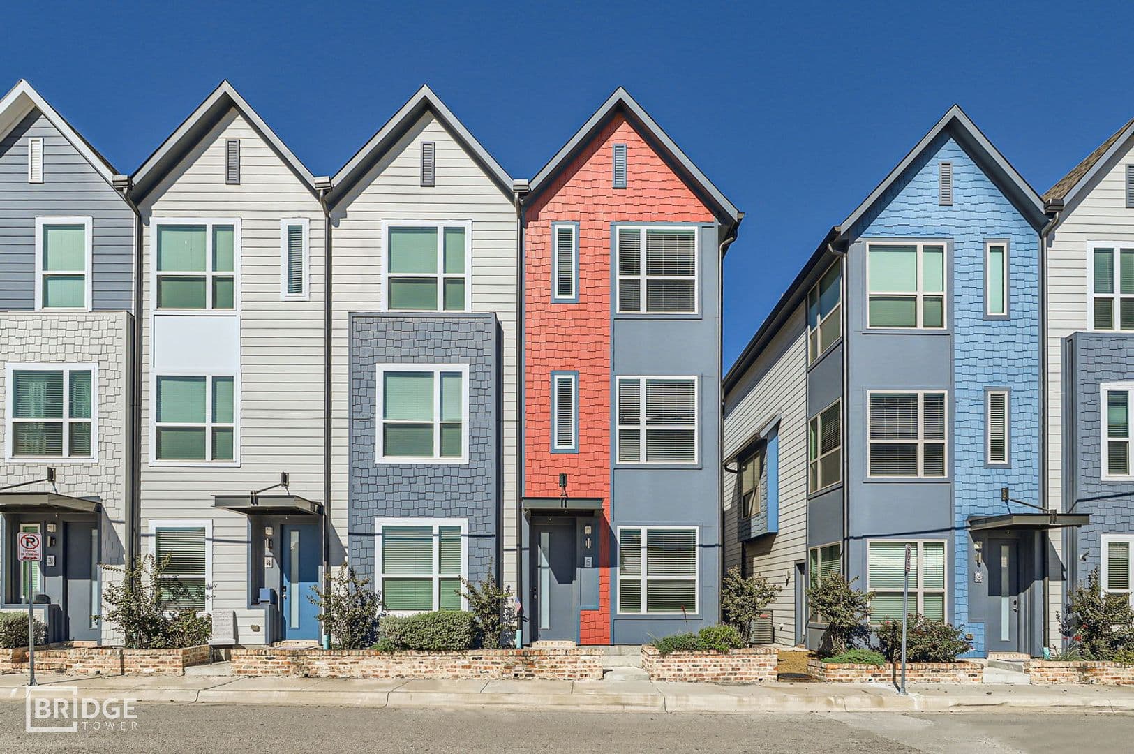 McKinney Townhome: 301 E Lamar Street