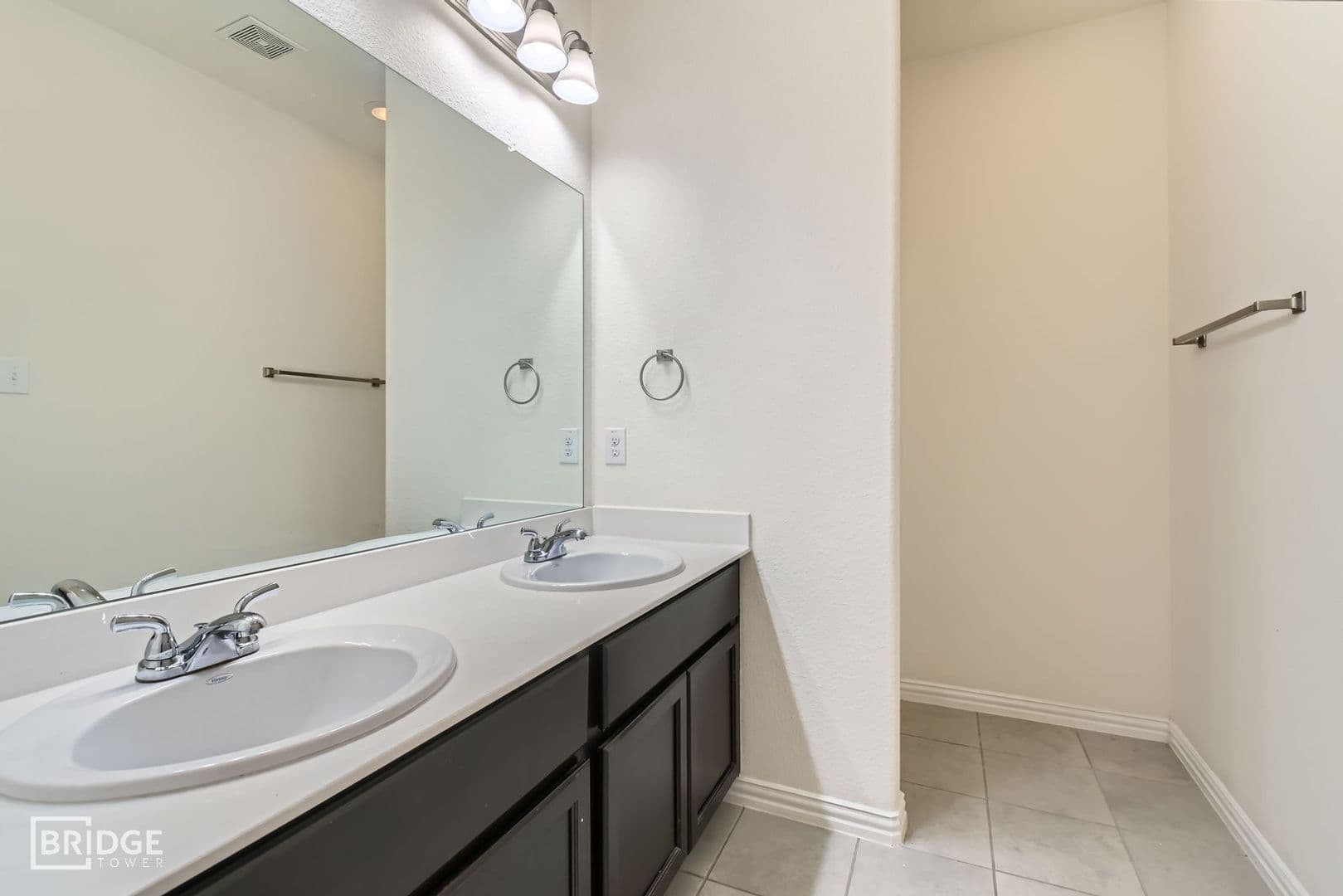 Lewisville House: 1412 Lake Crest Lane