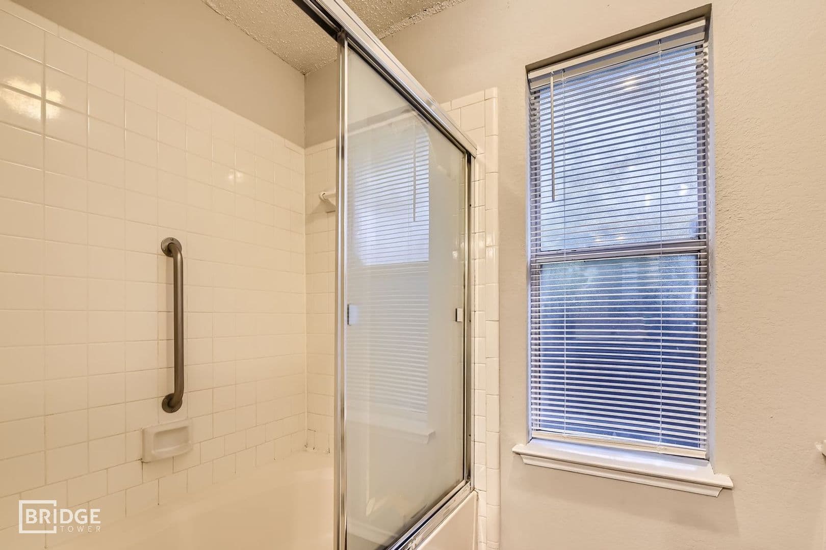 Keller House: 220 Dodge Trail