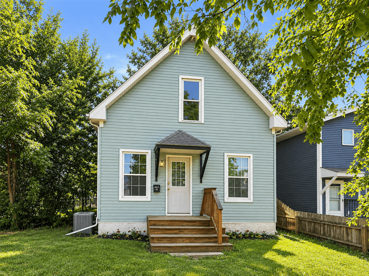 Cedar Rapids House: 407 9th Ave SW