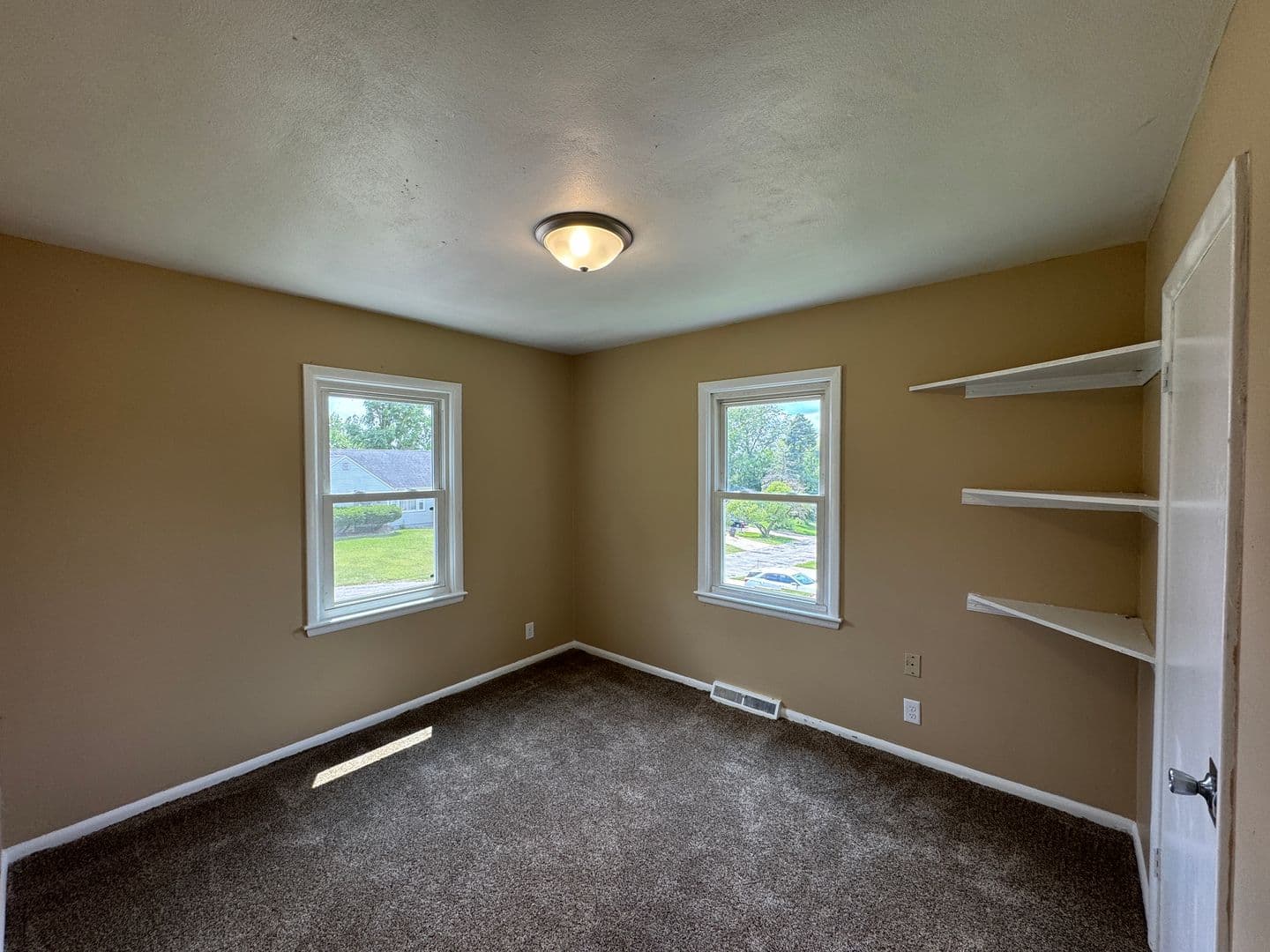Rock Island House: 1239 26th Ave