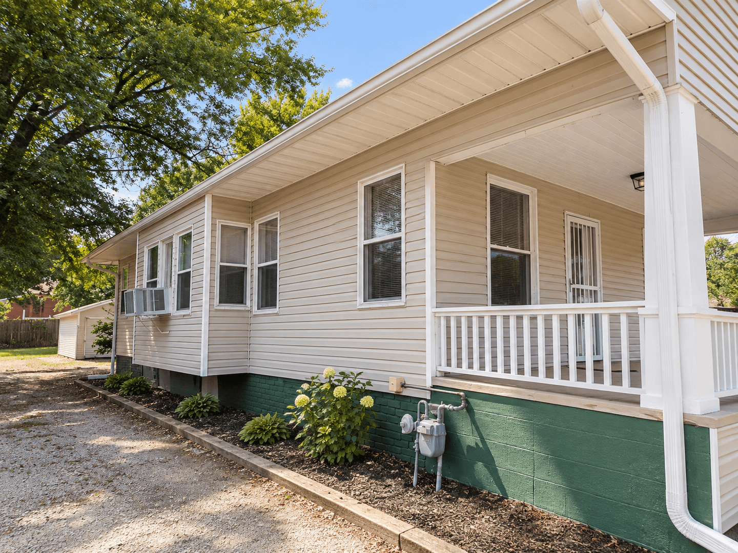 Galesburg House: 266 N Henderson St