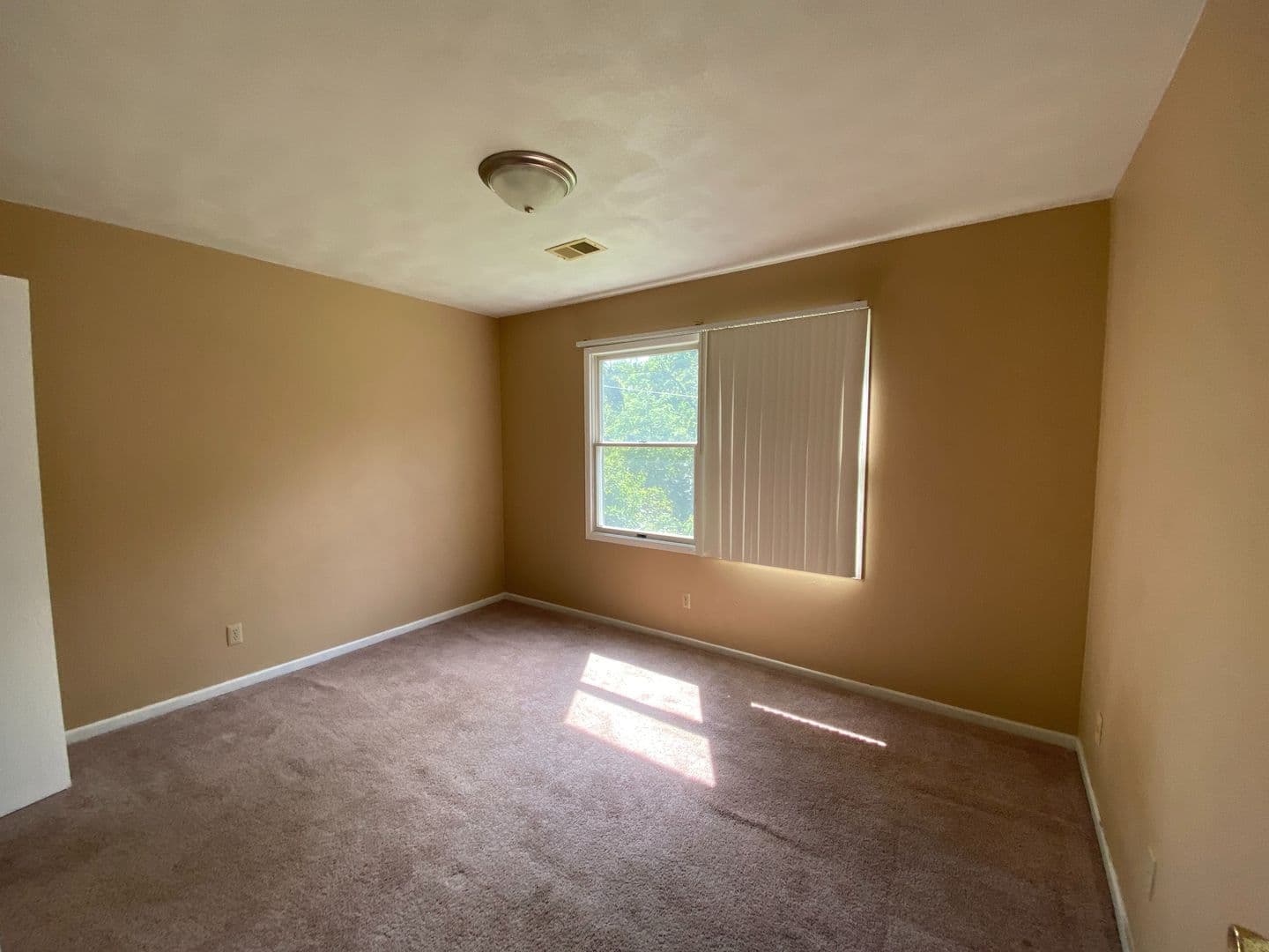 Rock Island Apartment: 8909 35th St. W