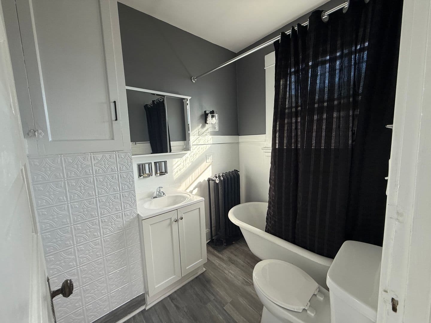 Davenport Apartment: 811 E 14th St.