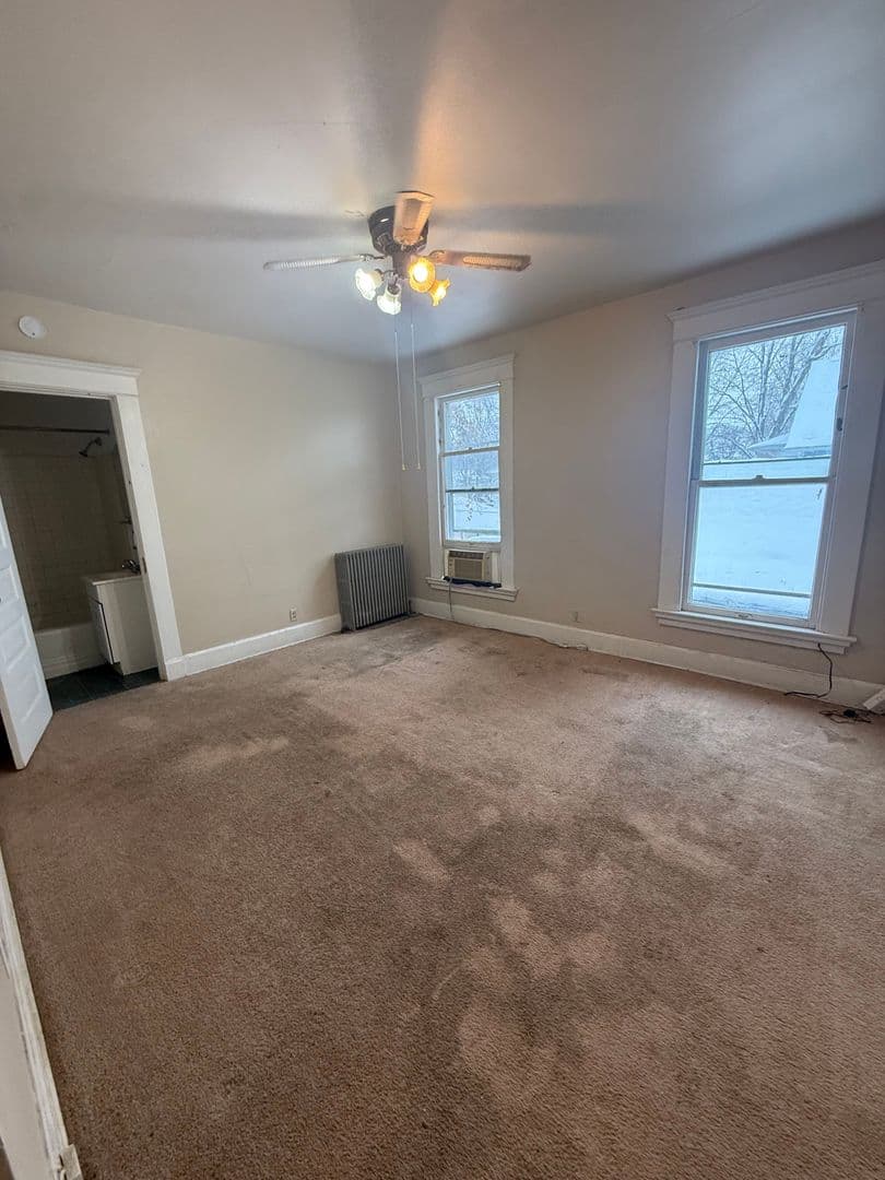 Davenport Apartment: 811 E 14th St.