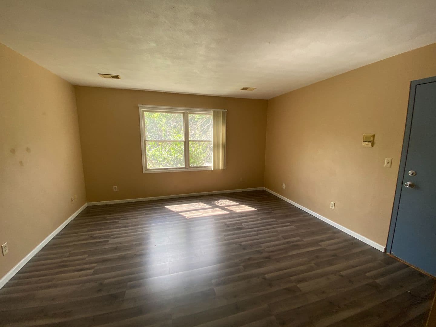 Rock Island Apartment: 8909 35th St. W