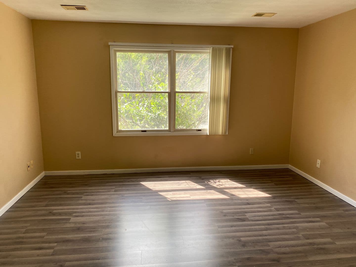 Rock Island Apartment: 8909 35th St. W