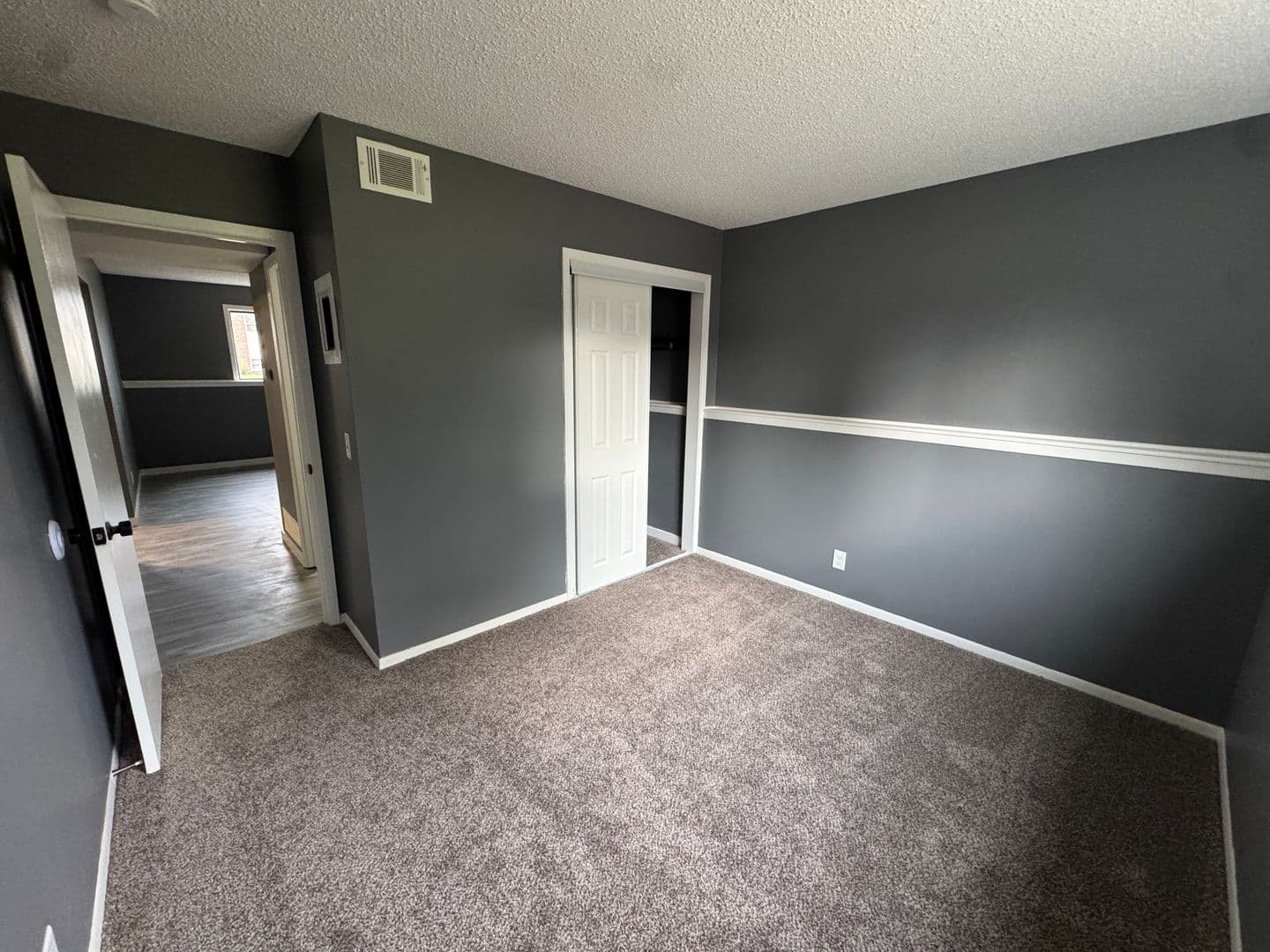 Walcott Apartment: 317 N Bridge Lane