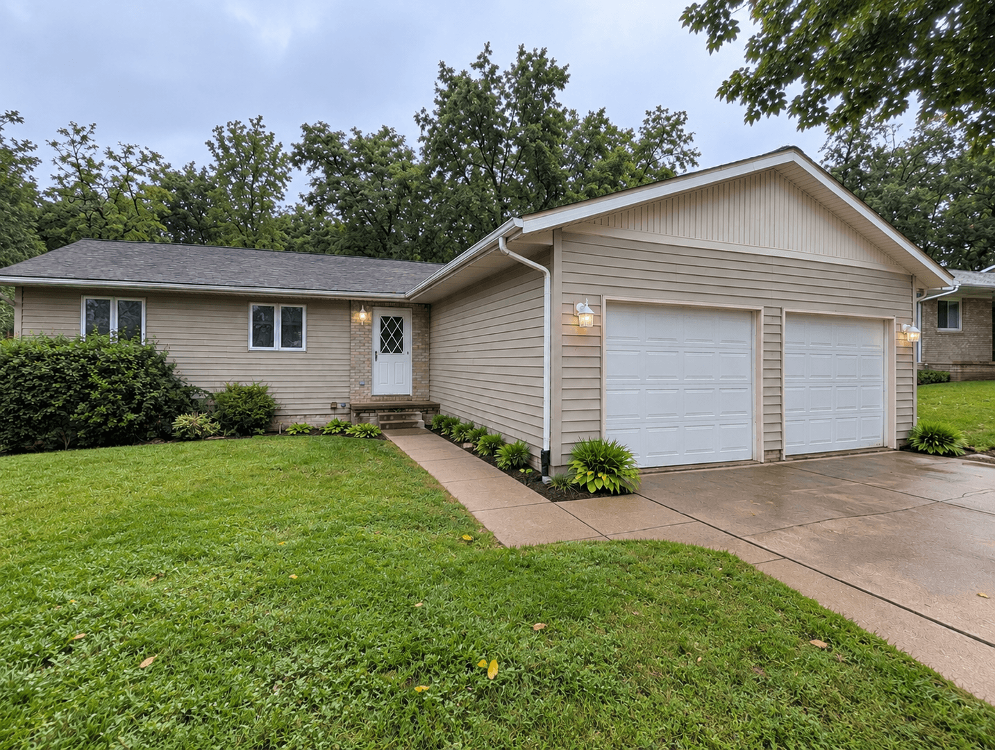 East Moline House: 471 45th Ave