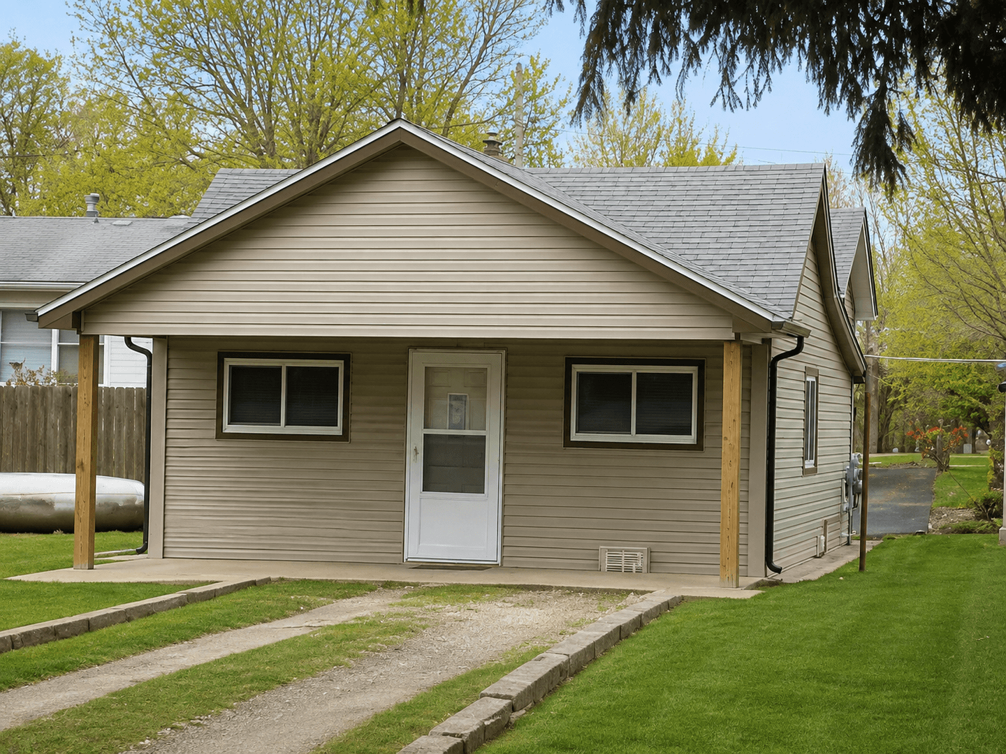 Moline House: 3207 4th St