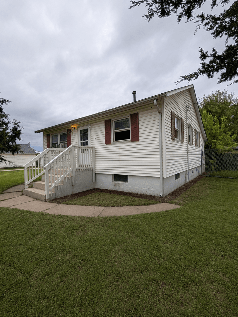 Davenport House: 17368 214th St